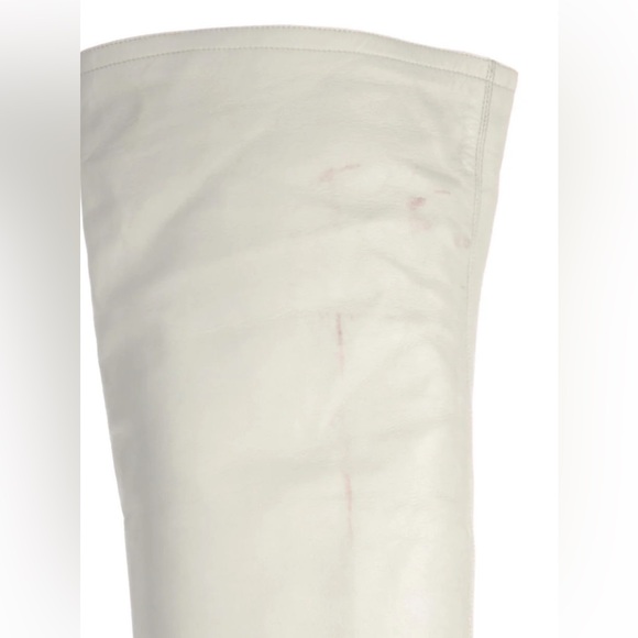 Celine - Picture 6 of 9